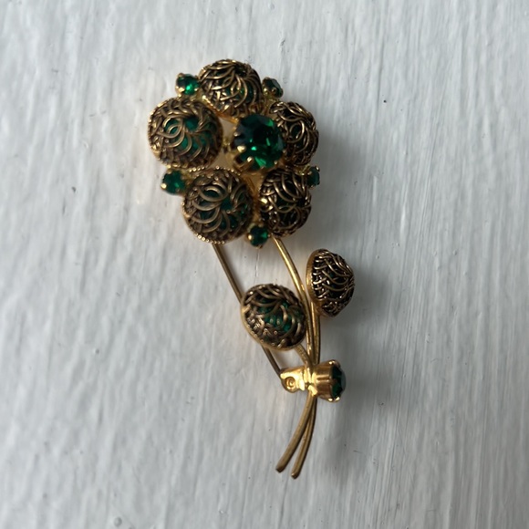Green gem and gold vintage pin - Picture 2 of 2